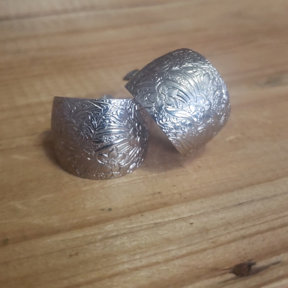 Napier, silvertone, floral engraved, clip earrings